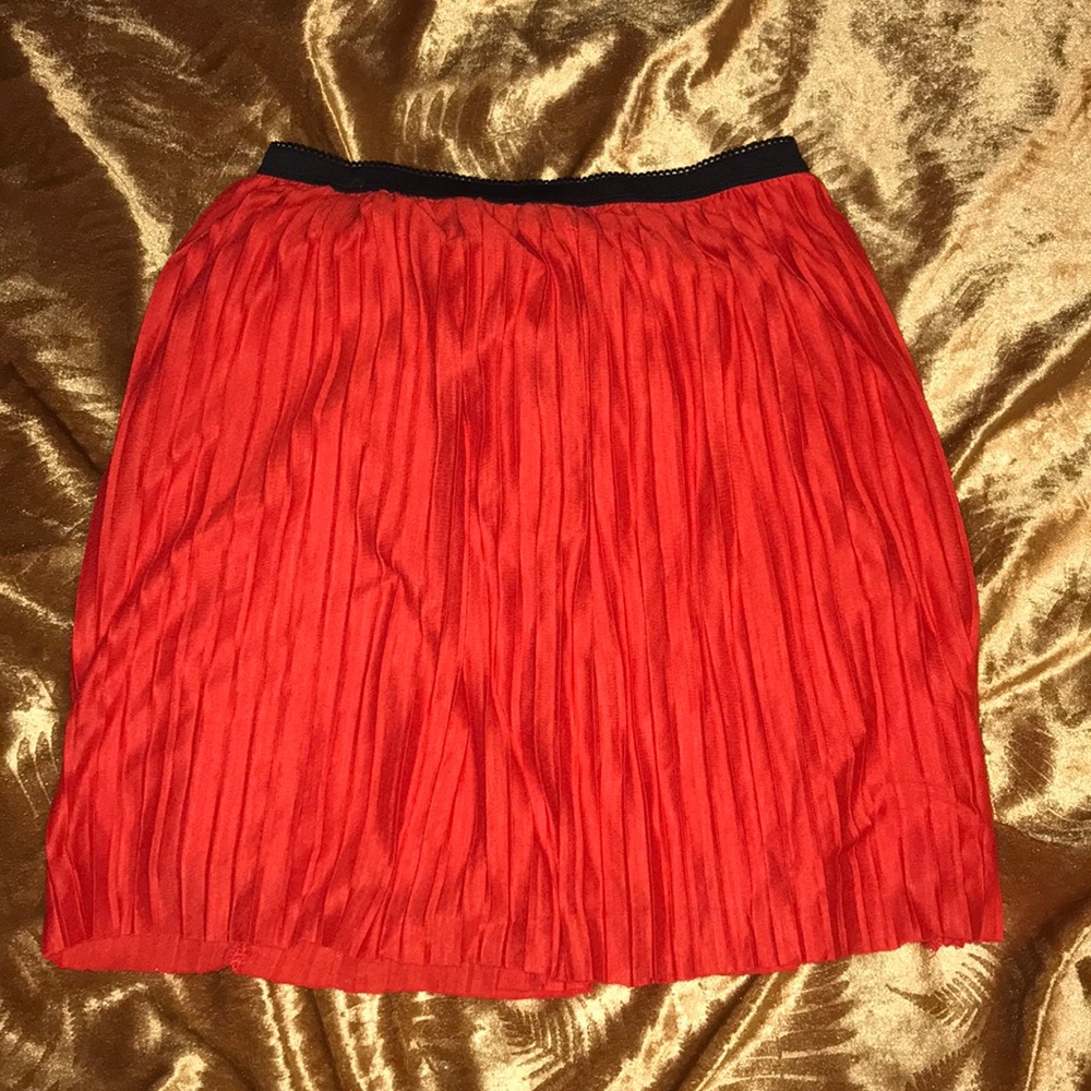 Red Xhilaration skirt